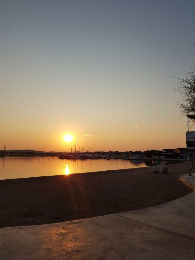 Beach Apartment Kate With Sea View, Balcony And Parking, Murter, Dalmatia Экстерьер фото
